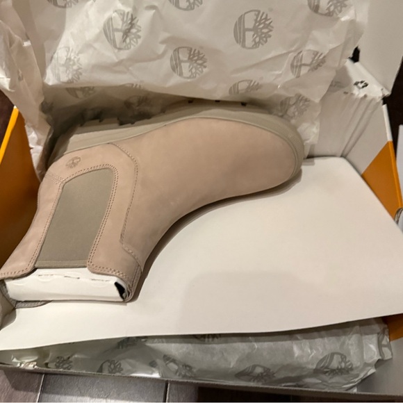 Timberland Cortina Valley Chelsea Boots, Light Taupe Nubuck, Women’s SZ 7.5 - Picture 2 of 11